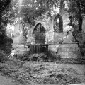 Angolkert, műromok.