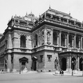 Andrássy út, a Magyar Állami Operaház épülete (Ybl Miklós, 1884.).