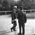 Káposztásmegyeri lóversenypálya, jártató. Herceg Festetics György és Issekutz Gyula tréner.