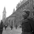 Szabad sajtó (Eskü) út az Erzsébet híd felé nézve, jobbra a Belvárosi templom és a Piarista Gimnázium.