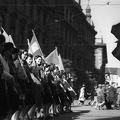 Blaha Lujza tér a Corvin Áruház és a Rókus Kórház felé nézve. Május 1-i felvonulás.
