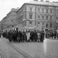 Podmaniczky utca a Kármán utca felől a Teréz körút kereszteződése felé nézve, távolban a Bajcsy-Zsilinszky út.