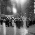 felvonulók a Szent István-bazilika mellett a Bajcsy-Zsilinszky útról nézve.