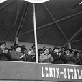 az Árpád (Sztálin) híd avatására épített tribün. Elől balról: Dobi István, Rákosi Mátyás és felesége Fenya Fjodorovna Kornyilova, Kádár János, Drahos Lajos, Kovács István, Vas Zoltán.