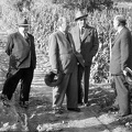 Nagy Imre egy szőlősgazdánál.