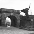 Bécsi kapu tér, Bécsi kapu, Budavár visszavételének emléke (Ohmann Béla, 1936.).