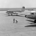szemben a kelet-német "Deutsche Lufthansa" Iljusin Il-14-es repülőgépe.
