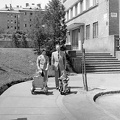 Böszörményi út, a kerületi Tanács (ma Polgármesteri Hivatal) oldalbejárata a Kiss János altábornagy utca felől.