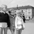 Baross tér, háttérben a Thököly út - Nefelejcs utca sarkán a Fehér Ökör vendéglő.