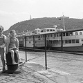 a szovjet Amur szállodahajó a Vigadó térnél, háttérben a Gellért-hegy.