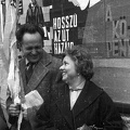 Bajza utca a Damjanich utca és a Városligeti (Gorkij) fasor között, május 1-i felvonulók.
