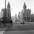 Ferenciek tere (Felszabadulás tér) a Szabad sajtó út felé nézve. Háttérben az Erzsébet híd.
