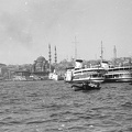 Bogaz hajóállomás, középen a Yeni (Valide szultán) mecset, jobbra a Galata híd.