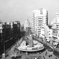 előtérben a Ramleh villamos-végállomás, középen a Qaed Ibrahim mecset.