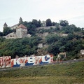 vár.